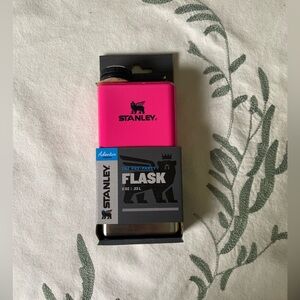 Stanley THE NEON ADVENTURE PRE-PARTY FLASK | 8 OZ in Electric Pink